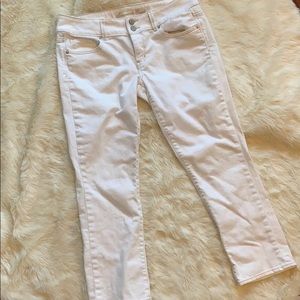 White Jean 3/4 capris ⚪️👖🔵